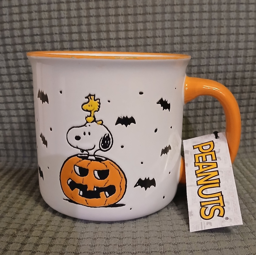 Peanuts Halloween Snoopy Woodstock W/ Bats 21 oz Mug NWT (110525C)